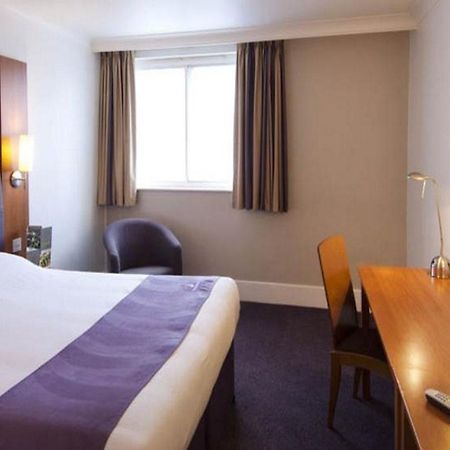Premier Inn Глостър Екстериор снимка