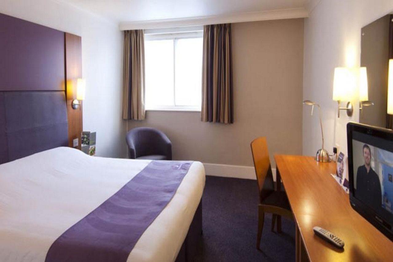 Premier Inn Глостър Екстериор снимка
